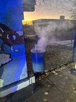 F1 in Ashausen - Brennt Mülleimer Bild 2